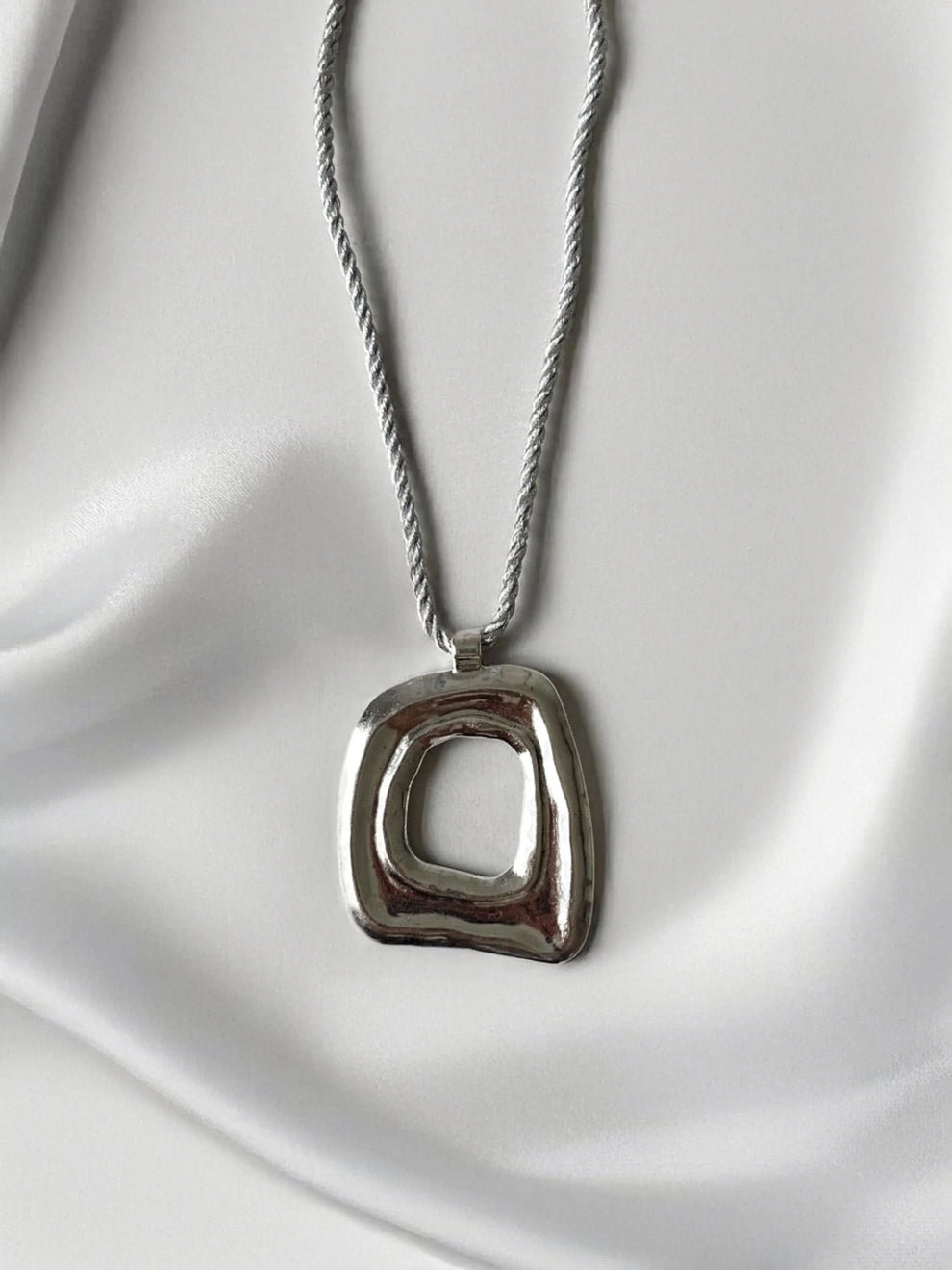 Pien Necklace